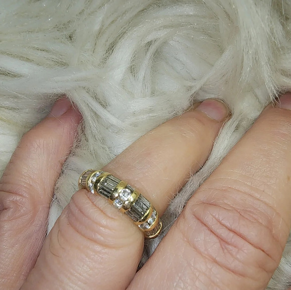 Vintage 14K Diamond band ring - Picture 5 of 10